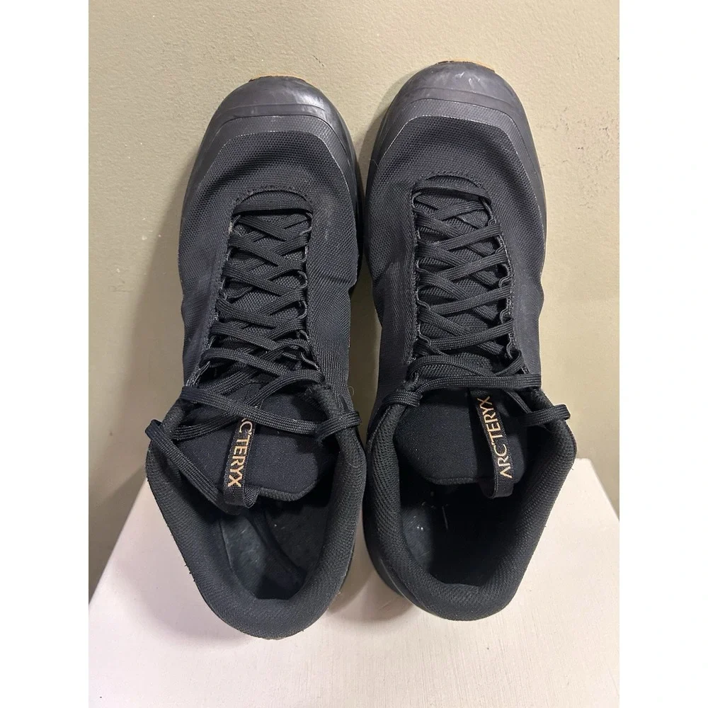 Arc'teryx Men's Aerios FL Trail Shoe in Black with Gum Outsole